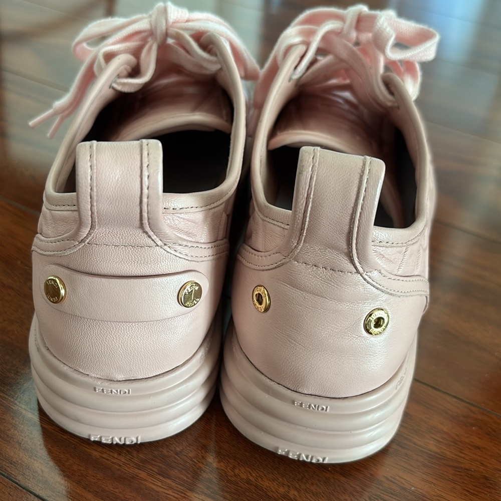 Fendi authentic size 8.5/39 sneakers - Picture 4 of 7